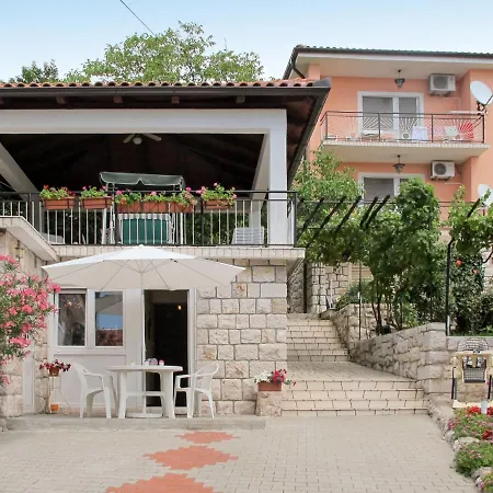 Apartman Vukelic-2 By Interhome