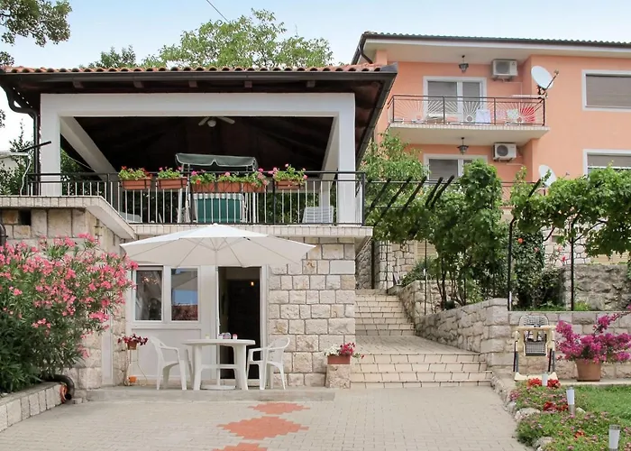 Apartman Vukelic-2 By Interhome